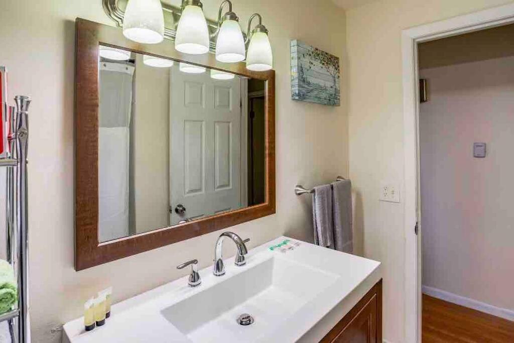 {Hot Tub In Ranch} Mins To Airport/Uofr/Strng/Dwtn Rochester Exterior foto